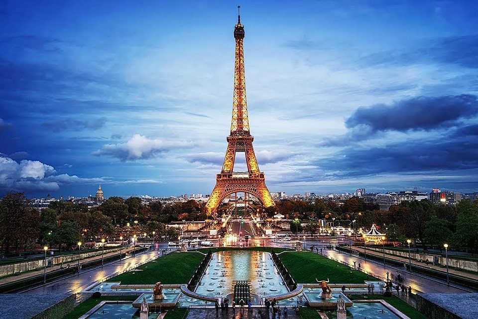 Summit-estate_Bahria-Town-Eifel-Tower